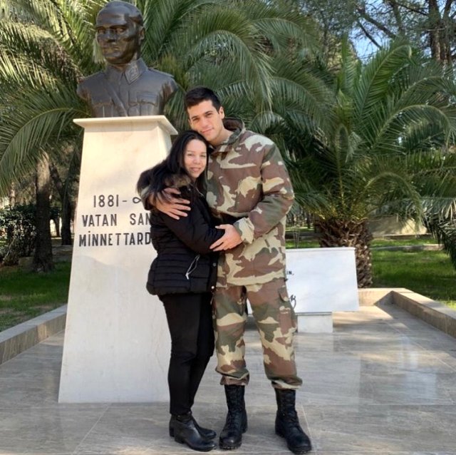 Can Yaman terhis oldu