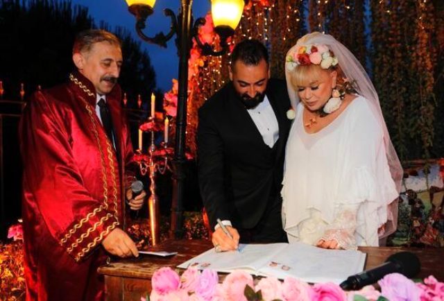 Zerrin Özer boşandı