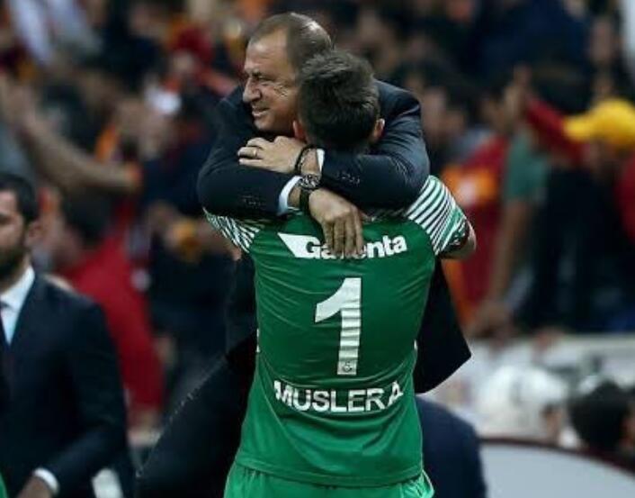 Fatih Terim'e sevgi mesajları
