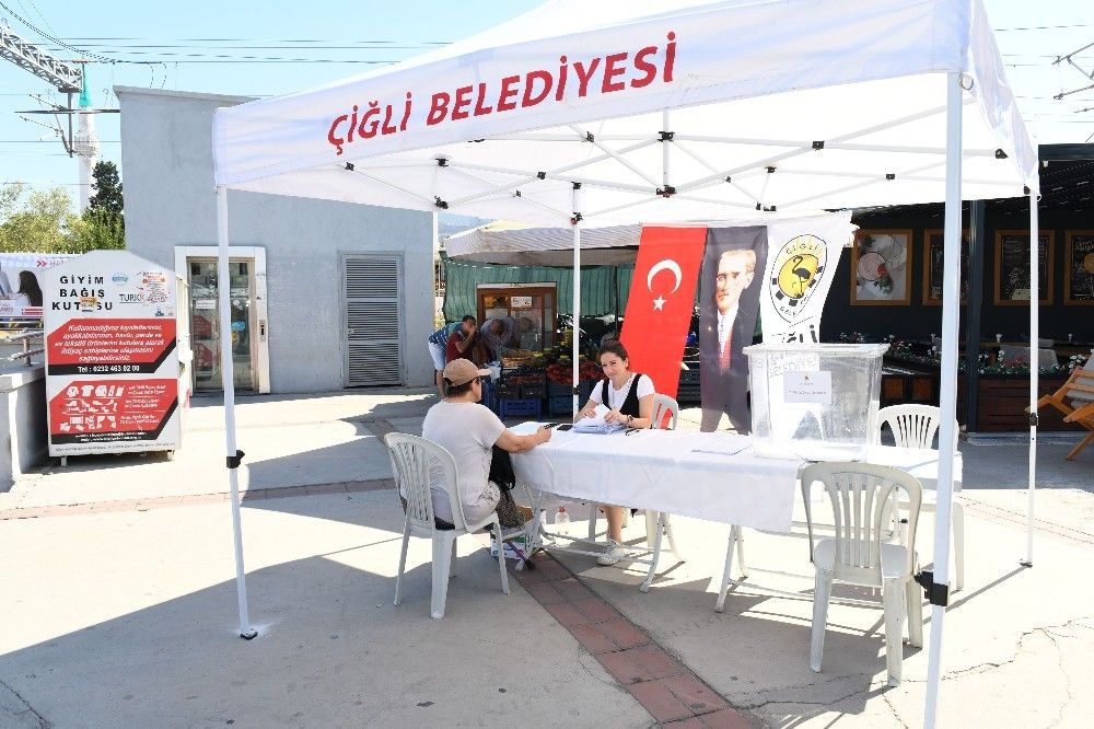 ÇİĞLİ'DE VATANDAŞA SOKAKTA ANKET