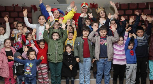 BAYRAKLI'DA TATİL , TİYATRO İLE ŞENLENECEK
