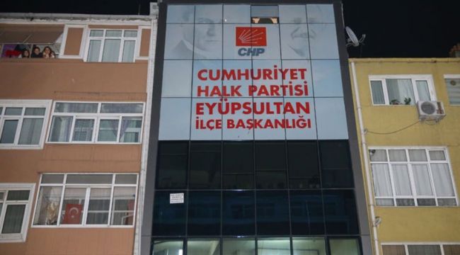 CHP İLÇE BİNASINA SALDIRI !