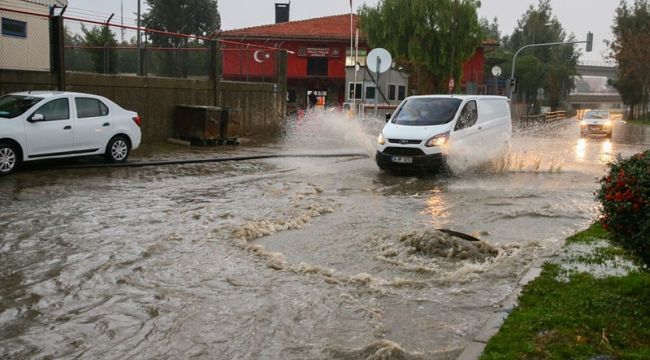 İzmir yağmura teslim