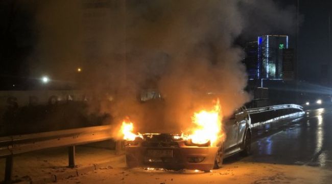 Yanan Araç Kullanılamaz Hale Geldi