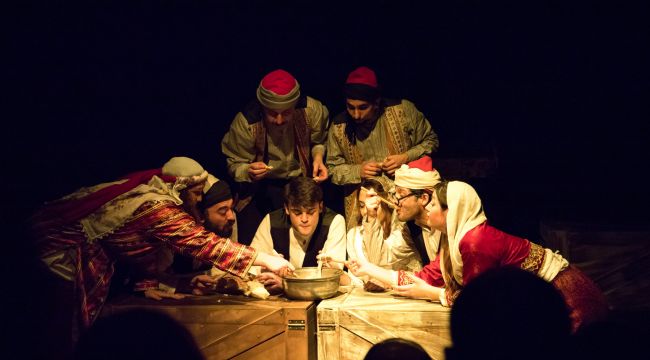 ATÖLYE SAHNE YENİ OYUNU “SINIRDA” İLE PRÖMİYER YAPTI