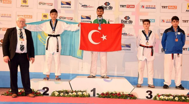 BAYRAKLI’DAN MİLLİ TAKIMA