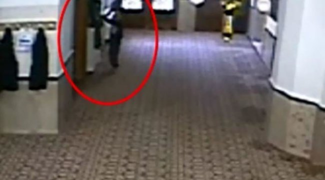 Camideki hırsızlık anı güvenlik kamerasında