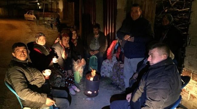 Depremden korkan vatandaşlar geceyi dışarıda geçirecek