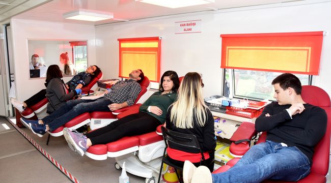 DEÜ’DEN BİR GÜNDE 175 KÖK HÜCRE BAĞIŞI