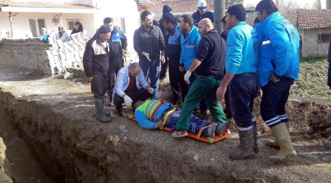 Göçükte toprak altında kalan işçi, hastanelik oldu