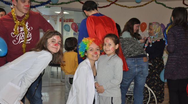 HASTA MİNİKLERE MORAL VEREN ETKİNLİK