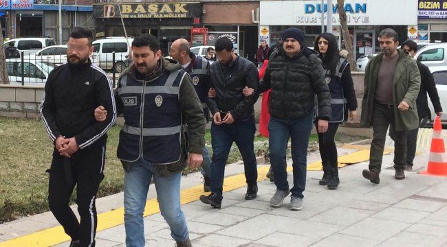 Masaj salonuna fuhuş baskını: 10 gözaltı
