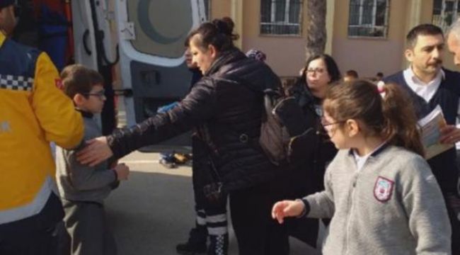Öğrencinin yapıştırıcı şakasıyla 20 kişi hastaneye kaldırıldı!