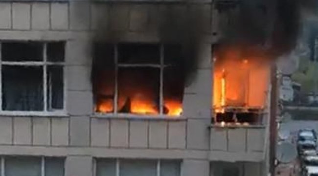 Rize'de bir ev alev alev yandı