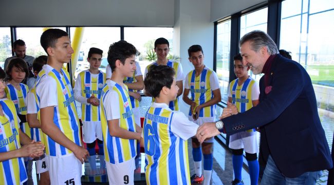 TORBALI BELEDİYESİ!NDEN BAŞARILI ÖĞRENCİLERE JEST