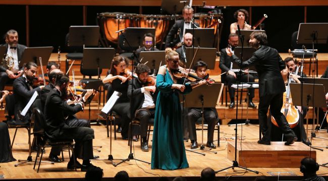 Yaşar Üniversitesi oda orkestrasından Romanlar konseri