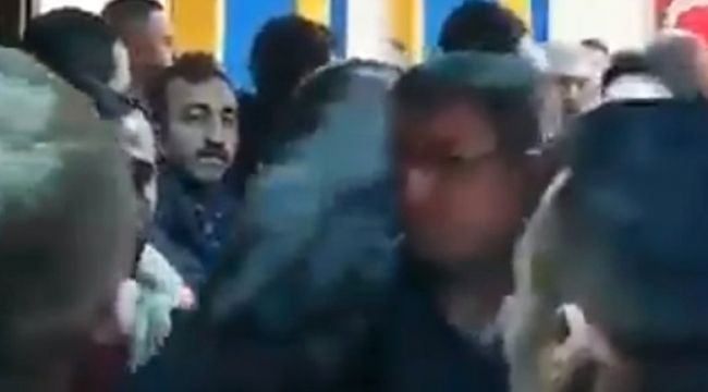 Yeniden aday gösterilmeyen Ak Partili,il binasını bastı