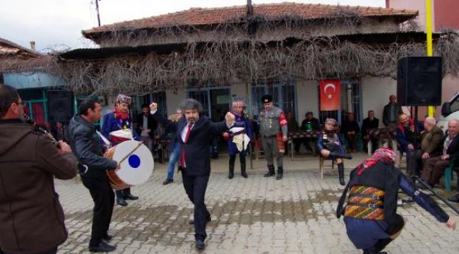 ZEYBEK OYNAYARAK OY İSTEDİ