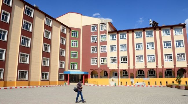 1 Nisan Pazartesi günü okullar tatil