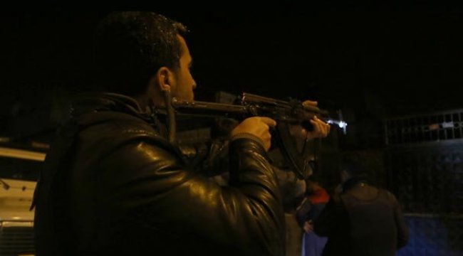 Adana'da maskeli ve silahlı 5 kişi polisi alarma geçirdi