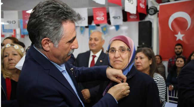 BAYRAKLI’DA AK PARTİ’DEN CHP’YE 1249 KATILIM