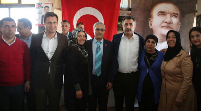 BAYRAKLI'DA AK PARTİ'DEN CHP'YE 800 KİŞİ KATILDI