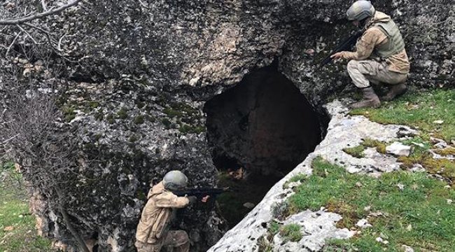 Diyarbakır'da teröristlerin 17 sığınağı kullanılamaz hale getirildi