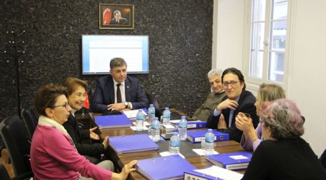 DOKTOR BAŞKAN ADAYI, SAĞLIK ÇALIŞANLARINI UNUTMADI