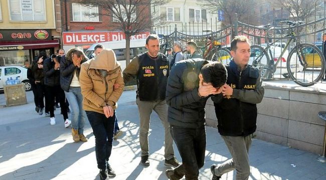 Fuhuş operasyonunda 16 kişi gözaltına alındı
