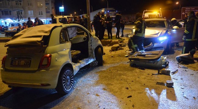 İki otomobil çarpıştı, 3 kişi yaralandı