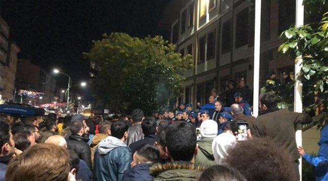 İlçe karıştı! Adliye önüne akın ettiler