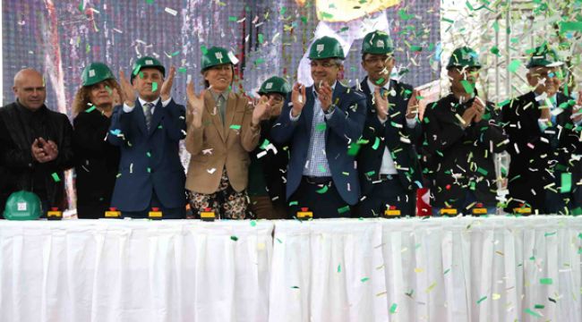 KARŞIYAKA'DA DEV SPOR PARKININ TEMELİ ATILDI