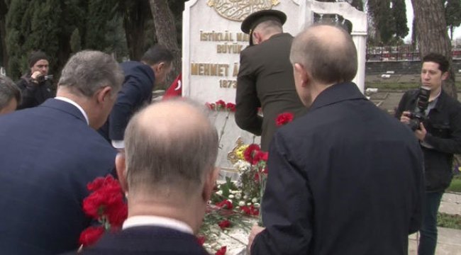 Mehmet Akif Ersoy mezarı başında anıldı