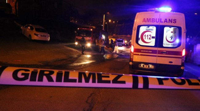 Otomobil ile kamyonet çarpıştı!