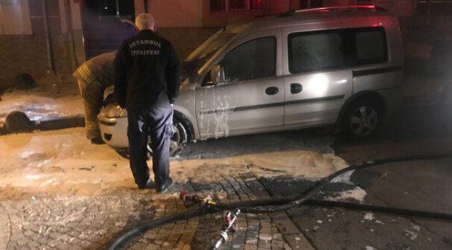 Park halindeki otomobil kundaklandı!