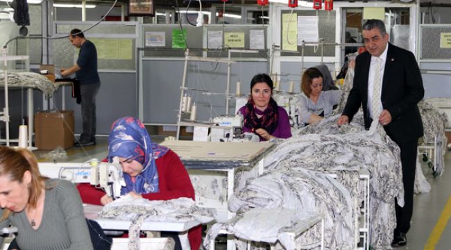 SERTER 8 MART’DA KADIN İŞÇİLERLE BERABER