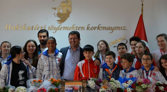 SPORCULAR’DAN ÇİÇEK YAĞMURU