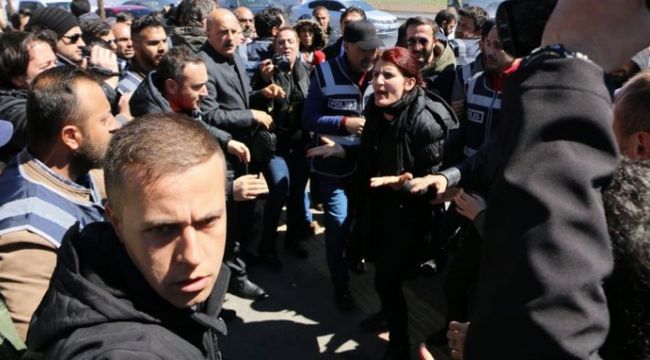 Teröristin mezarına gitmek isteyen HDP’lilere polis müdahalesi