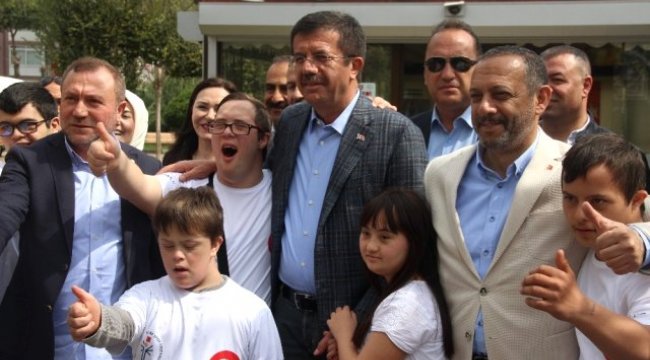 ZEYBEKCİ'YE DOWN SENDROMLU ÇOCUKLAR ŞUT ÇEKTİ