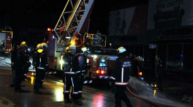 5 katlı mobilya mağazasında yangın