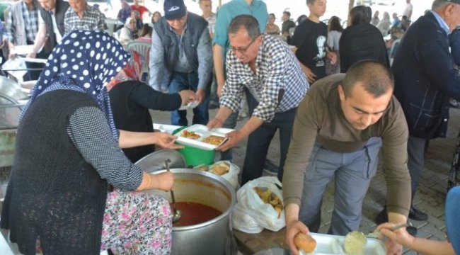 ALİAĞA'DA GELENEKSEL KÖY HAYRINA YOĞUN İLGİ