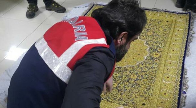 Altın ve yakuttan oluşan halıyı çalan hırsızlar yakalandı