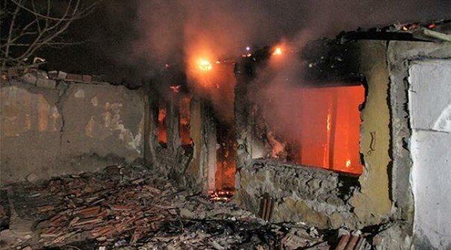 Ankara'da hareketli gece! Kimsenin olmaması faciayı önledi