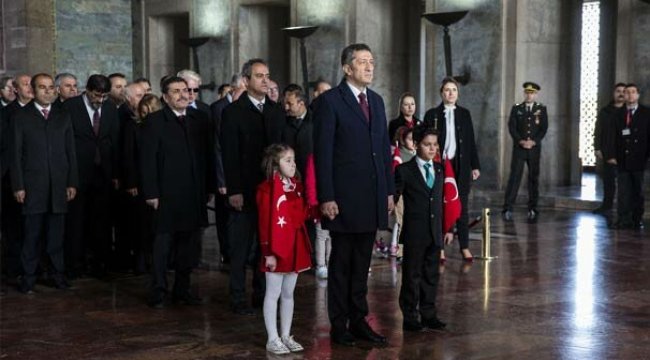 Bakan Selçuk Anıtkabir'i ziyaret etti