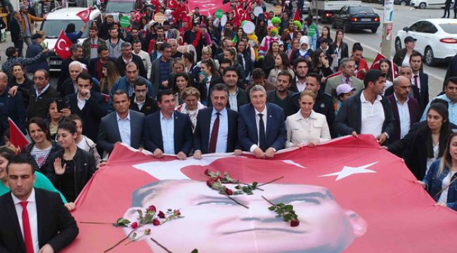 BAYRAKLI'DA 23 NİSAN ŞÖLENİ