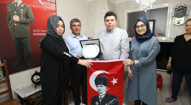 BUCA ŞEHİTLERİNİ UNUTMADI