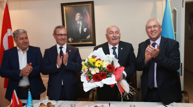 CHP KARABAĞLAR İLÇE ÖRGÜTÜNE TEŞEKKÜR ZİYARETİ