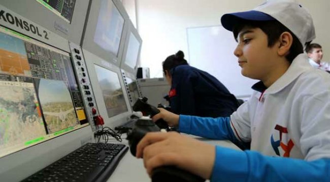 Çocuklar SİHA pilotu oldu