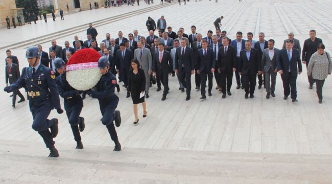 CUMHUR İTTİFAKI'NIN İZMİRLİ BAŞKANLARI ANITKABİR'DE