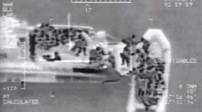 Denizde helikopterle tespit edilen 41 kaçak göçmen yakalandı